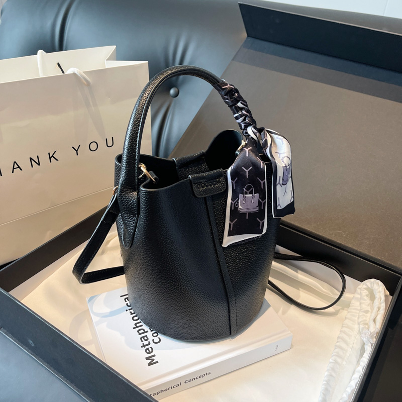 Red PU Bucket Shoulder and Cro - Luxury Bags On Sales 评论和价格